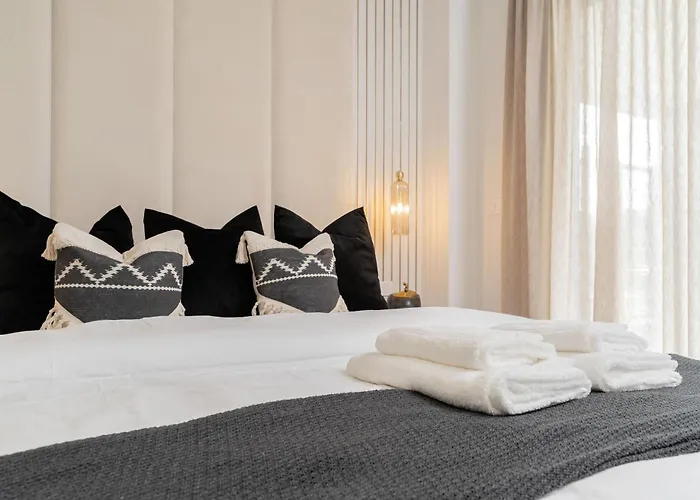 Vivi Homes - La Brisa Apartman *